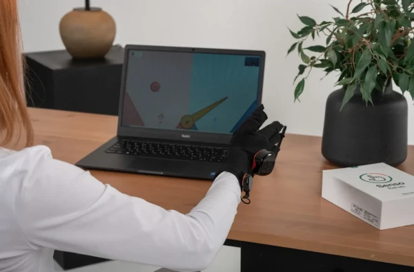 Реабилитационная перчатка-тренажер SensoRehab